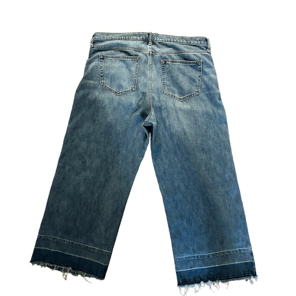 Gap women’s distressed cropped denim jeans - Picture 2 of 2